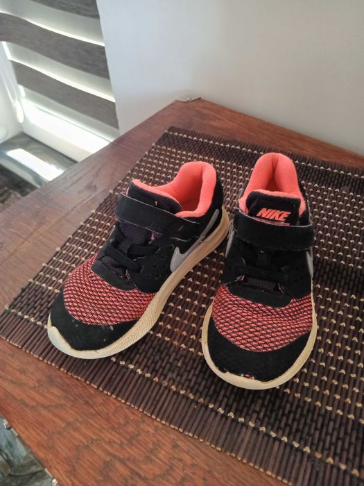 Маратонки Nike 26