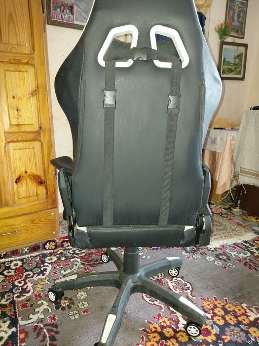 Scaun de gaming Kring – Ergonomic, design alb-negru, perne pentru cap și lombar incluse