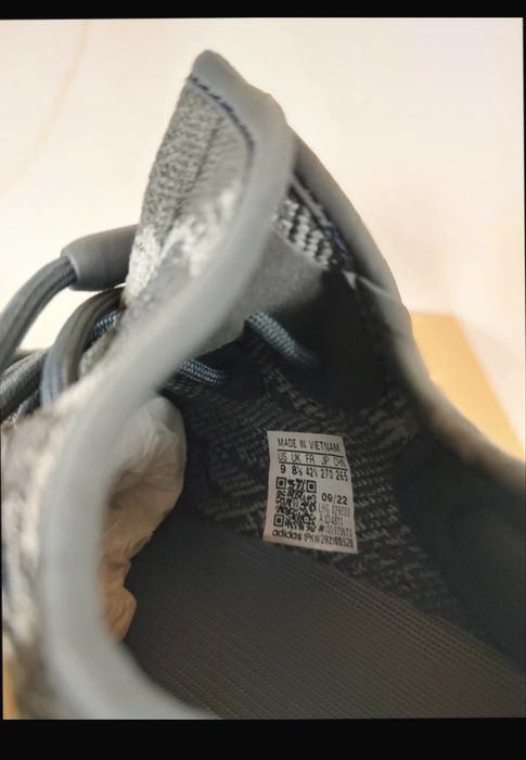Adidasi Barbati Adidas Yeezy 350 v2 MX Dark Salt marimea 42 2/3