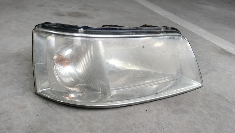 Far dreapta vw transport T5.