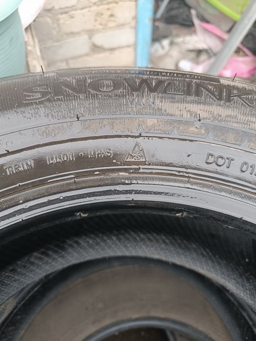 Продам шины 235/65R16c всесезонные