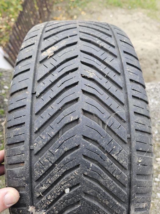 Vand 2 anvelope 225/40/18, 1buc 225/45/17 și 1buc 225/50/17