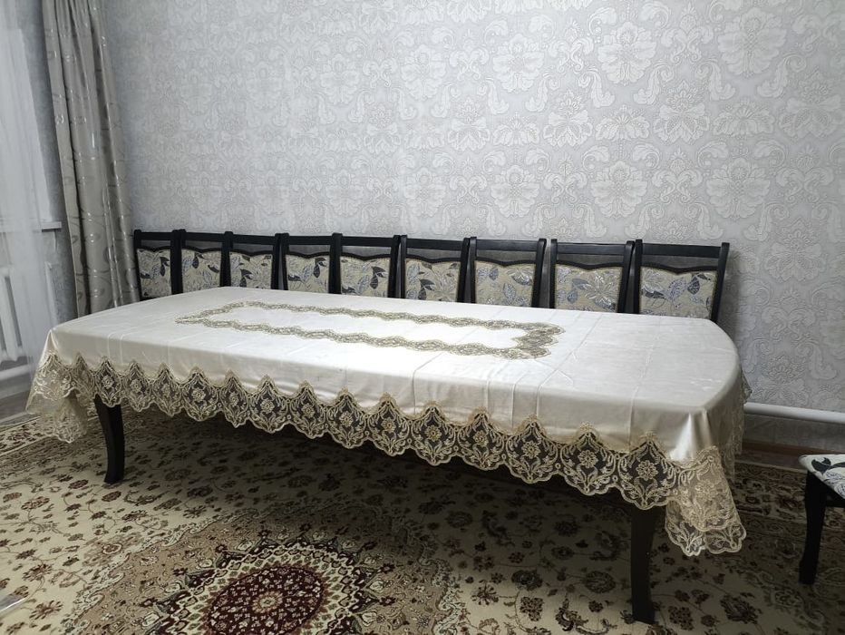 Стол со стульями шкаф
