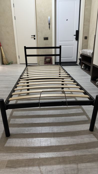 Кравать металлическая