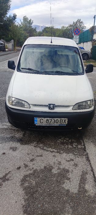 Продавам Пежо партнер