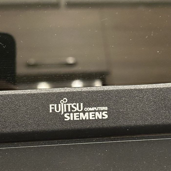 Ноутбук Fujitsu Amilo Li 2727