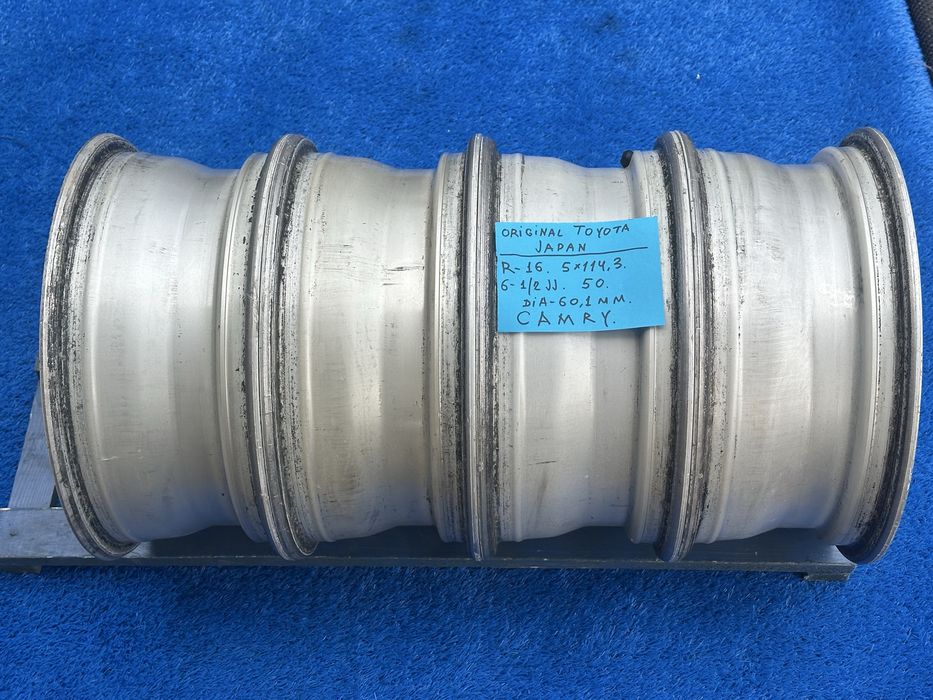 R-16 toyota camry 35/30 original европец