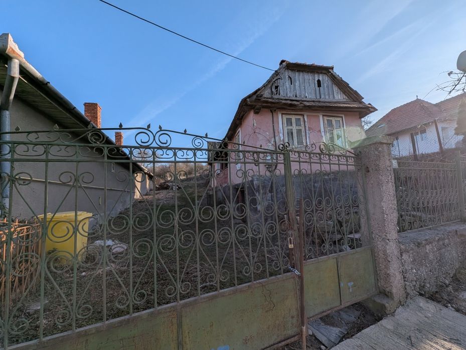 Teren + casă Săndulești, 20 ari, utilități, 74500