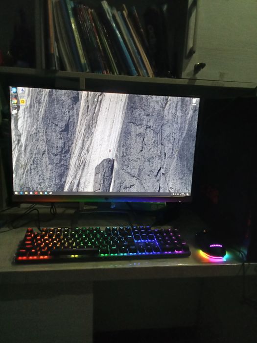 Moshni pc sotiladi narhi 250$ keysi rgb
