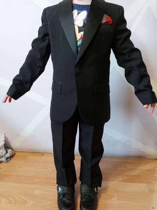 Ново!! Комплект. Официален костюм Maniac р-р 122