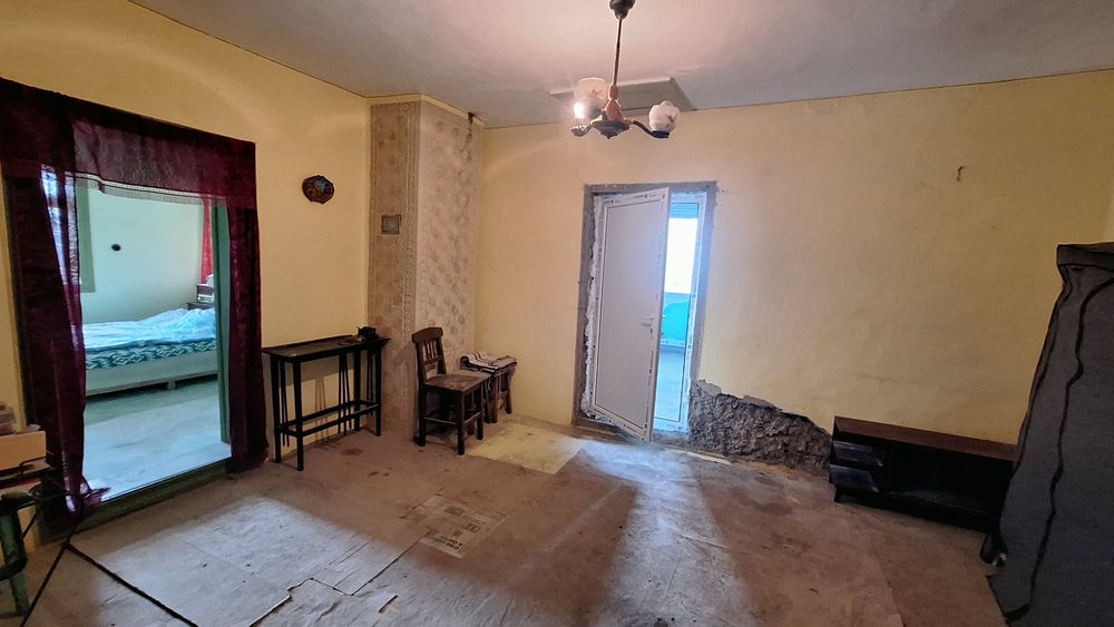 Vand casa comuna Tufesti