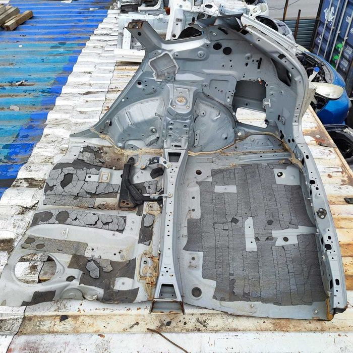 Заднее правое крыло Lexus RX330