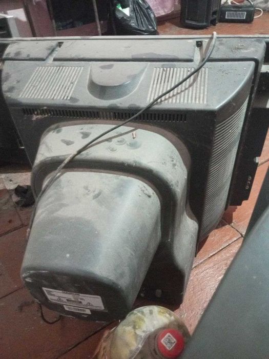 Продаются телевизоры. Кому надо запчасти или к просмотру нужно