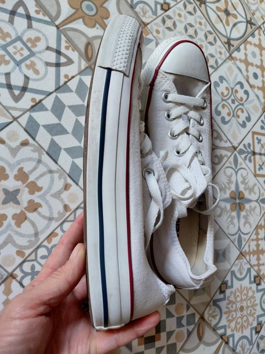 Vand tenesi converse