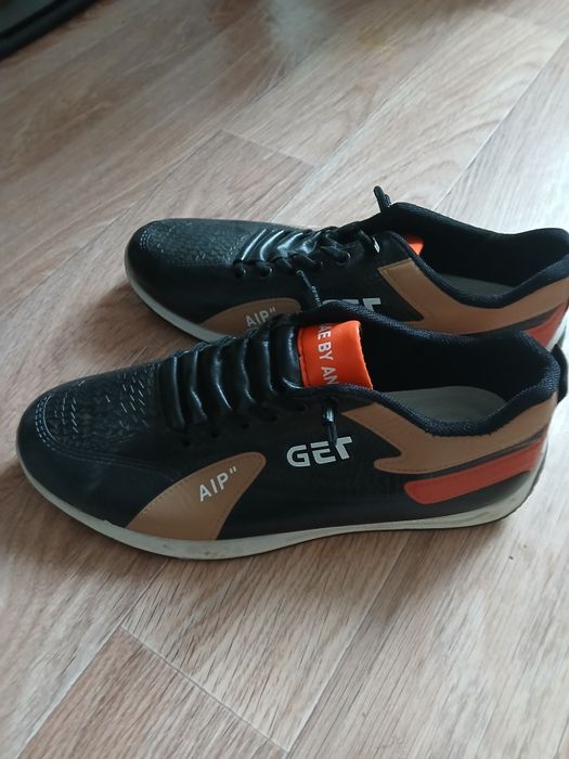 Кроссовки новые 41 размер