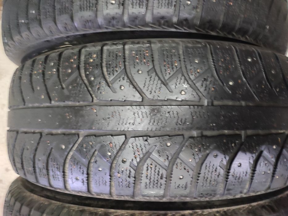 Продам комплект резины 235/65/17