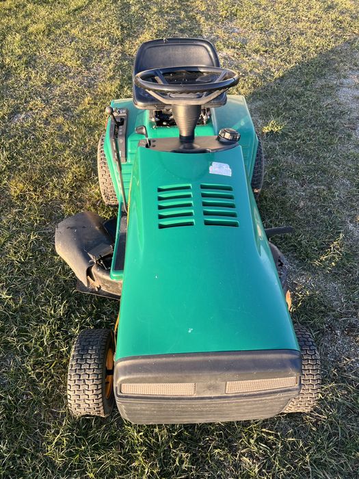 Tractoras tuns iarba