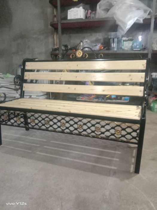 Железные скамеики