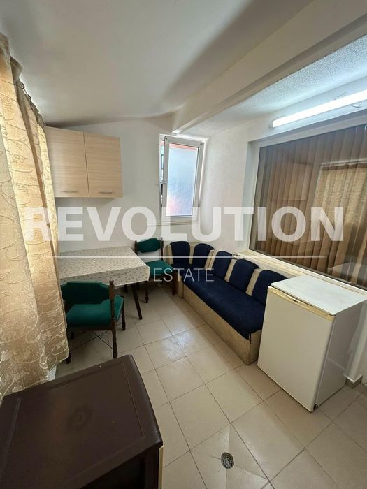 Дава се под наем Едностаен апартамент в Варна, Левски - 25 кв.м за 348.84 € - Снимка #1