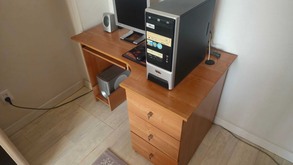 Компьютерный стол