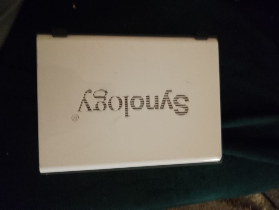 Продавам супер запазен неизползван NAS Server
