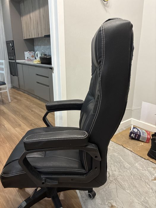 Кресло офисное, кожаное