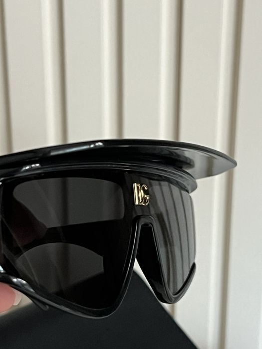 Слънчеви очила на Dolce & Gabbana с кутия