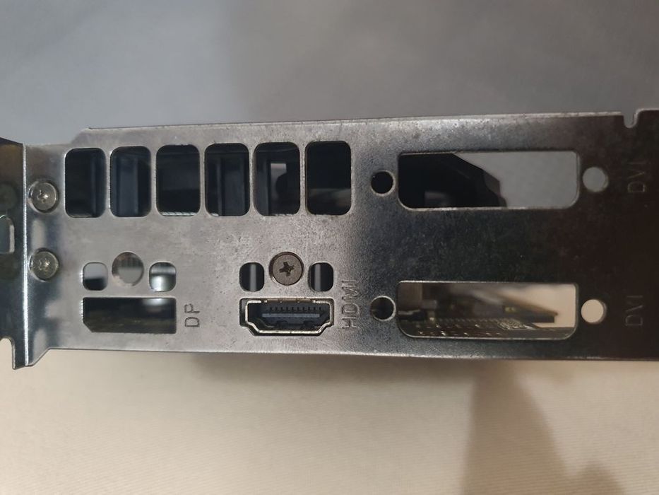 Placa video amd Rx 470 defecta