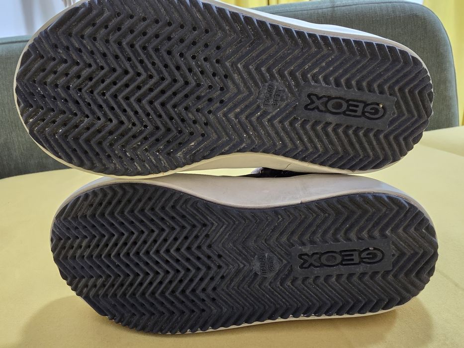 Adidasi piele Geox copii marimea 24