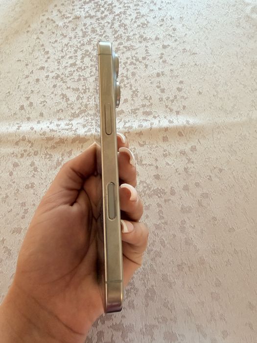 iPhone 16 pro 128 gb топ състояние още 16,17 месеца гаранция