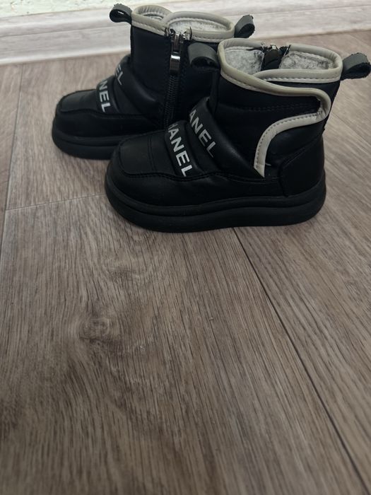 Продам детские зимние сапожки