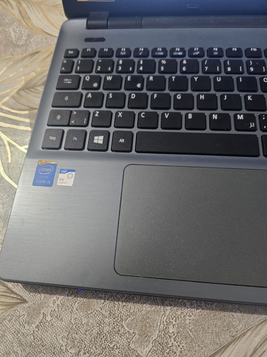 Продавам лаптопа на синът ми