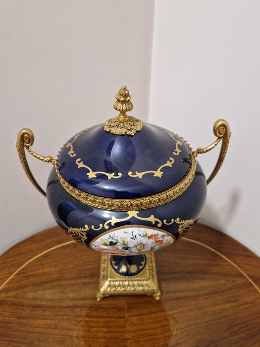 Уникална антикварна френска порцеланова купа Limoges