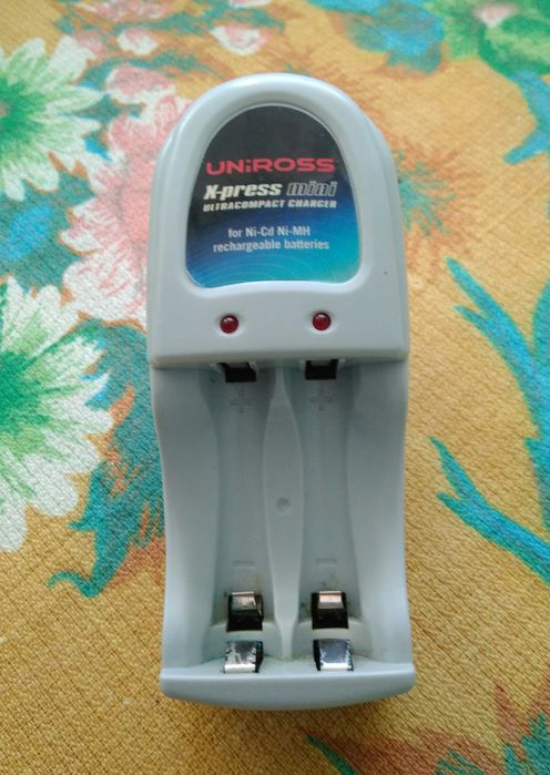 Зарядно за батерии тип АА и ААА.