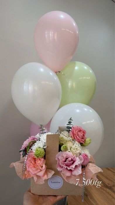 Гелевые шары и цветы