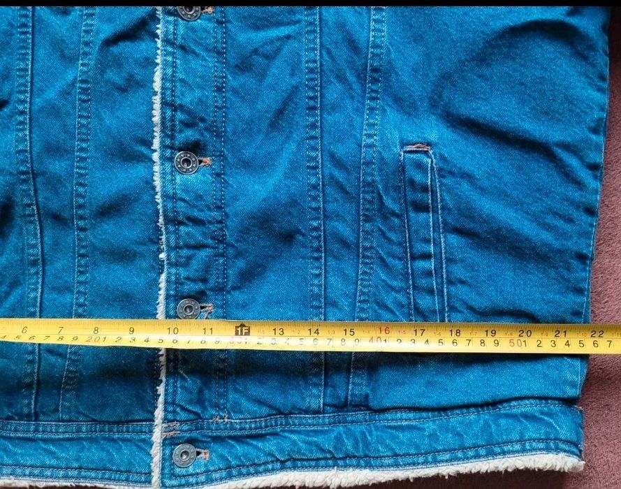 Geacă de blugi îmblănită culoare frumoasă