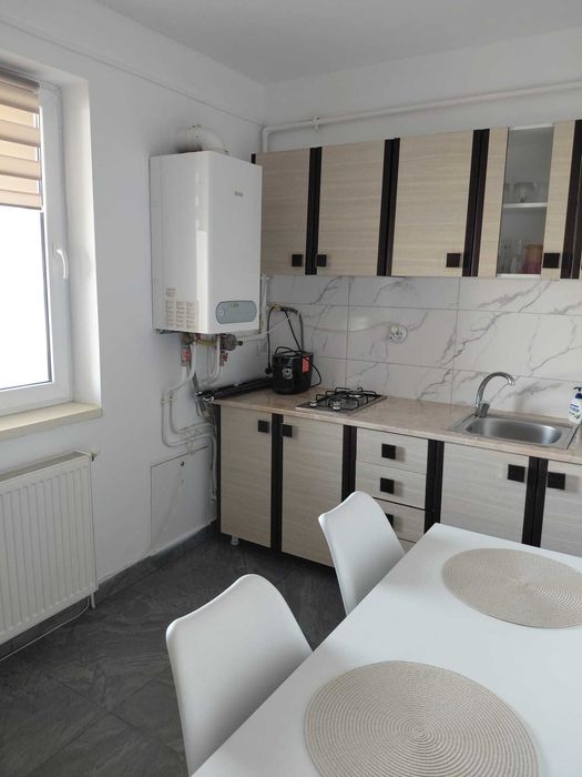 Proprietar - Apartament 1 cameră complet renovat, 37 mp + balcon 5,55 mp, bloc ANL 2011 cu lift, Str. Pricazului, Orăștie