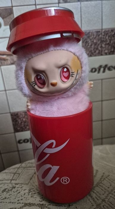 Labubu Coca Cola плюшена