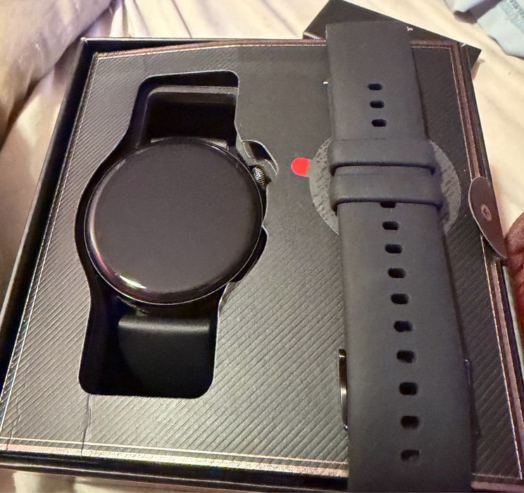 Смарт часовник Huawei Watch 3 22мм отлично състояние.