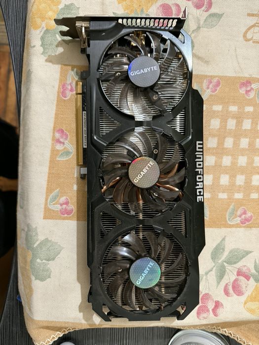 Gigabyte GTX 760 OC 4GB -Conectori video: HDMI, DVI, DisplayPort