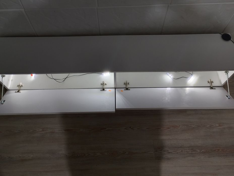 Шкаф за телевизор