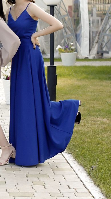 Вечернее платье с лямками