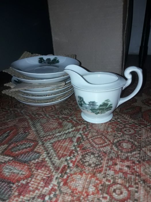 Молочник + 6 десертных тарелок