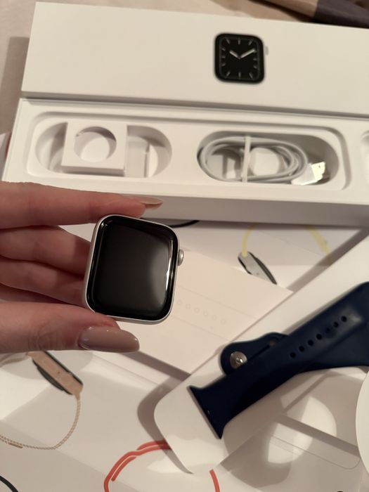 Vând Apple Watch Series 5 – 44 mm (Cellular)