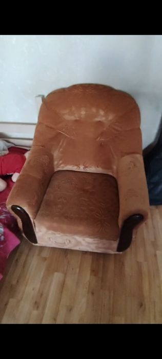 Диван раскладной и 2 кресла