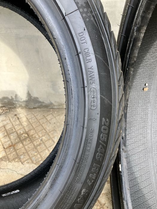 2 броя зимни гуми Kumho 205 45 17 с борд