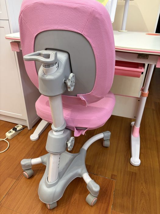 Продам парту школьную