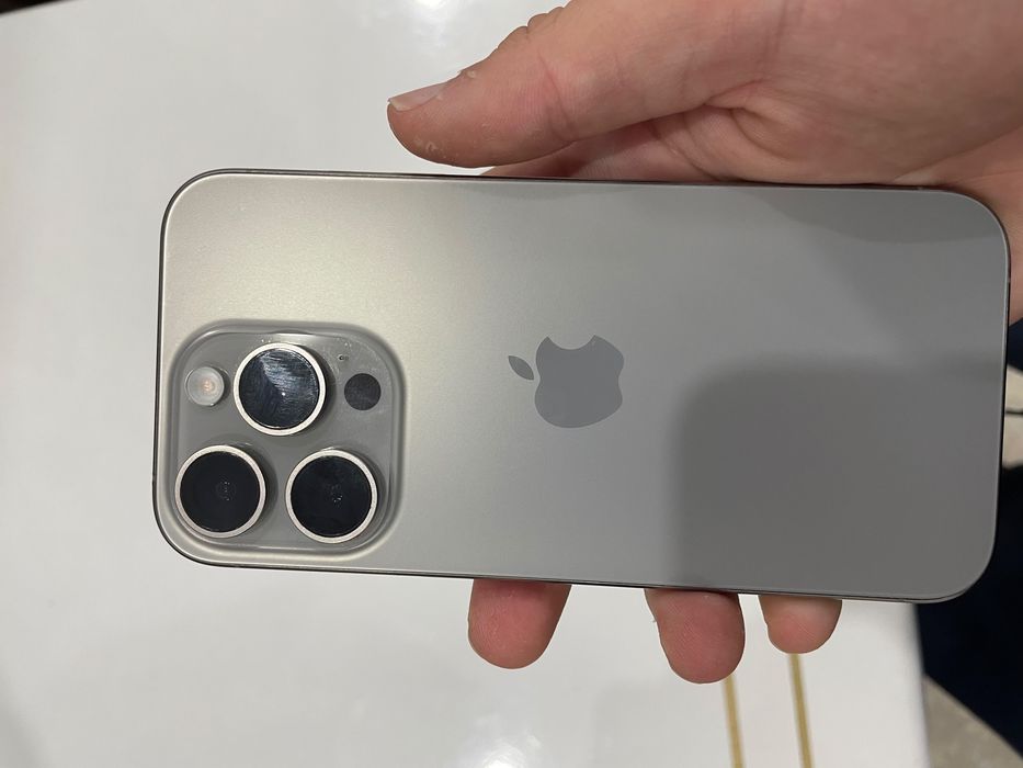 продаю Iphone 15 pro