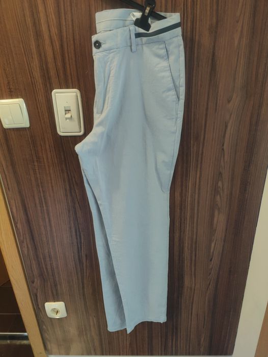 Продавам чисто нов (неносен) панталон Réserved, slim34, за 7 евро.