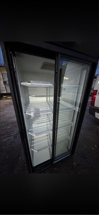 Хладилна витрина с плъзгащи стъклени врати – 200 х 90 см